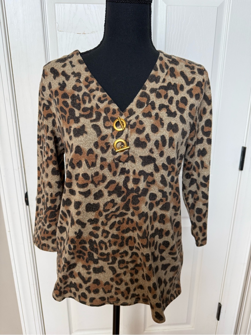 89th & Madison Leopard Print V-Neck Sweater with Gold Buckles